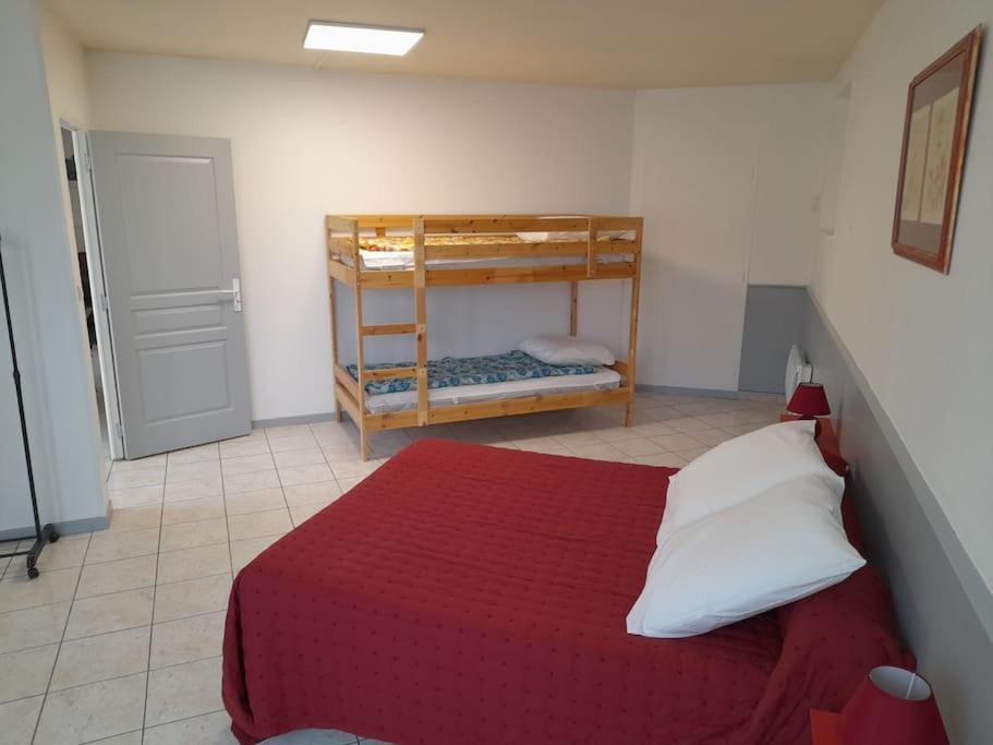 Appartement Au Bord Du Canal Монбар Екстер'єр фото