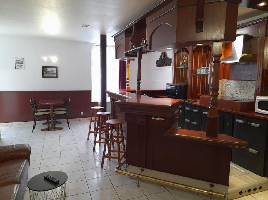 Appartement Au Bord Du Canal Монбар Екстер'єр фото